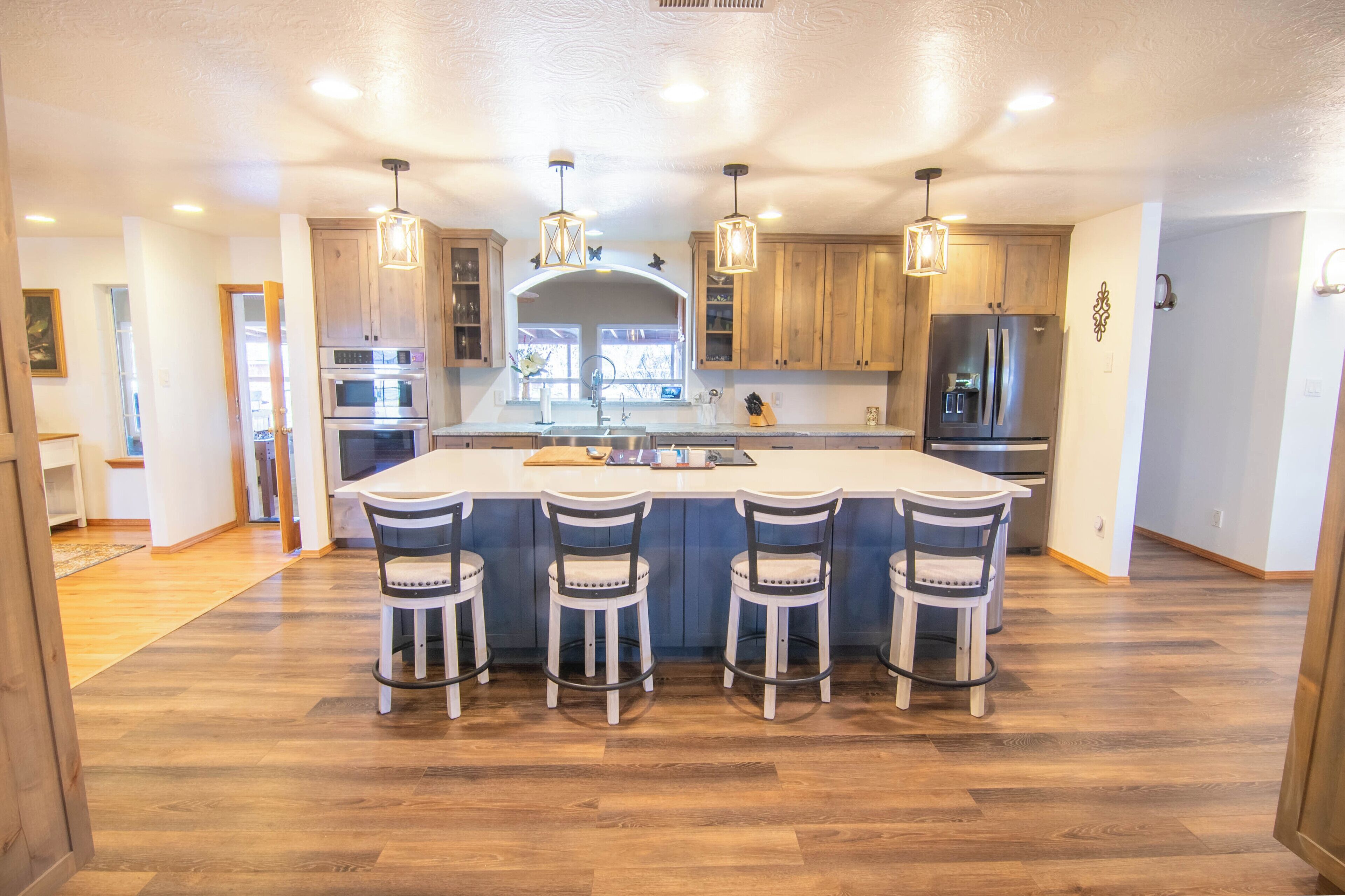 Microondas, horno, placa de cocina y lavavajillas