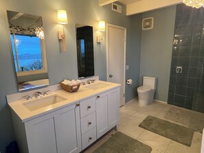 Shower, hair dryer, towels, soap - Furnished 30 to 60 day rental - Feb/March - Architectural Gem with Bay Views (Sausalito)
