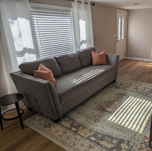 Living area - Spacious and Family-Friendly 3BR Home (Kansas City)