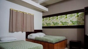 A hotel room with two beds, a small stool, and a large window with a floral wallpaper. - Hotel Lua (Santa Marta)