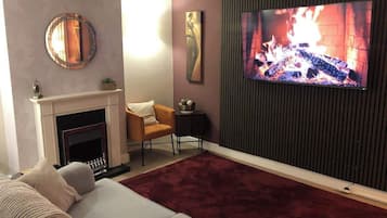 Televisión, chimenea, oficina