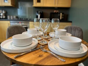 Dining - Stylish Central Wimbledon Apartment - Fast WiFi (London)