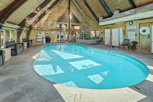Chateau Rouge 104 ~ COZY STUDIO WITH KITCHENETTE, POOL, HOT TUB!
