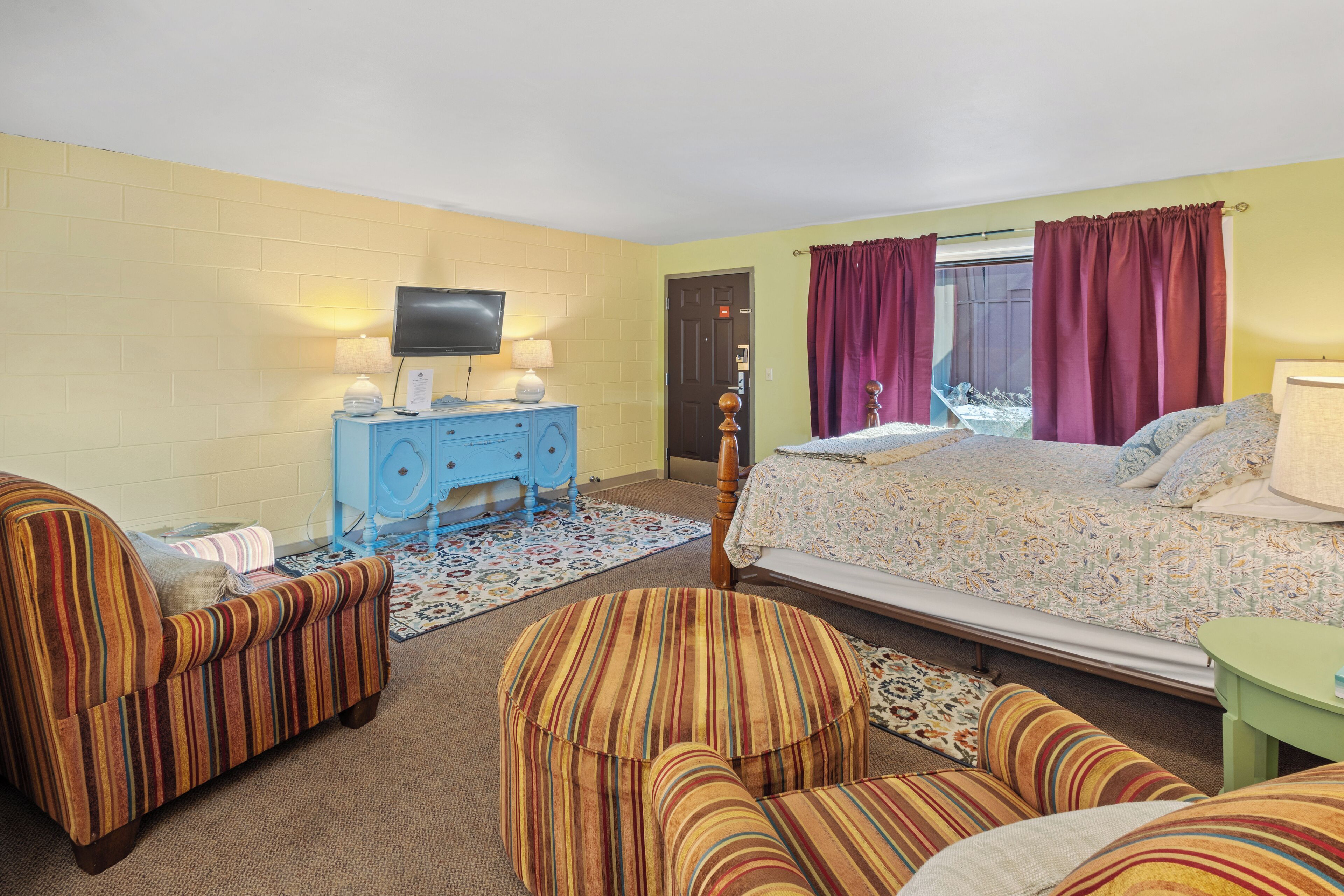 Fer et planche à repasser, Wi-Fi gratuit, draps fournis