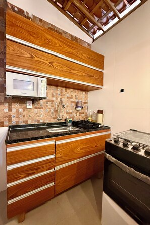 Microwave, oven, stovetop - Casa Manatee - On Tatuamunha Beach - Porto de Pedras - ROUTE OF MIRACLES. (Tatuamunha)