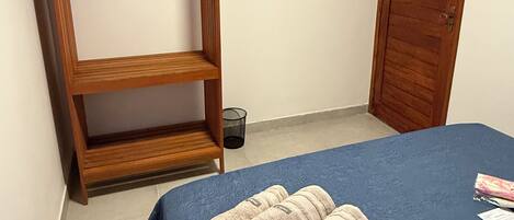 Bügeleisen/Bügelbrett, Internetzugang, Bettwäsche