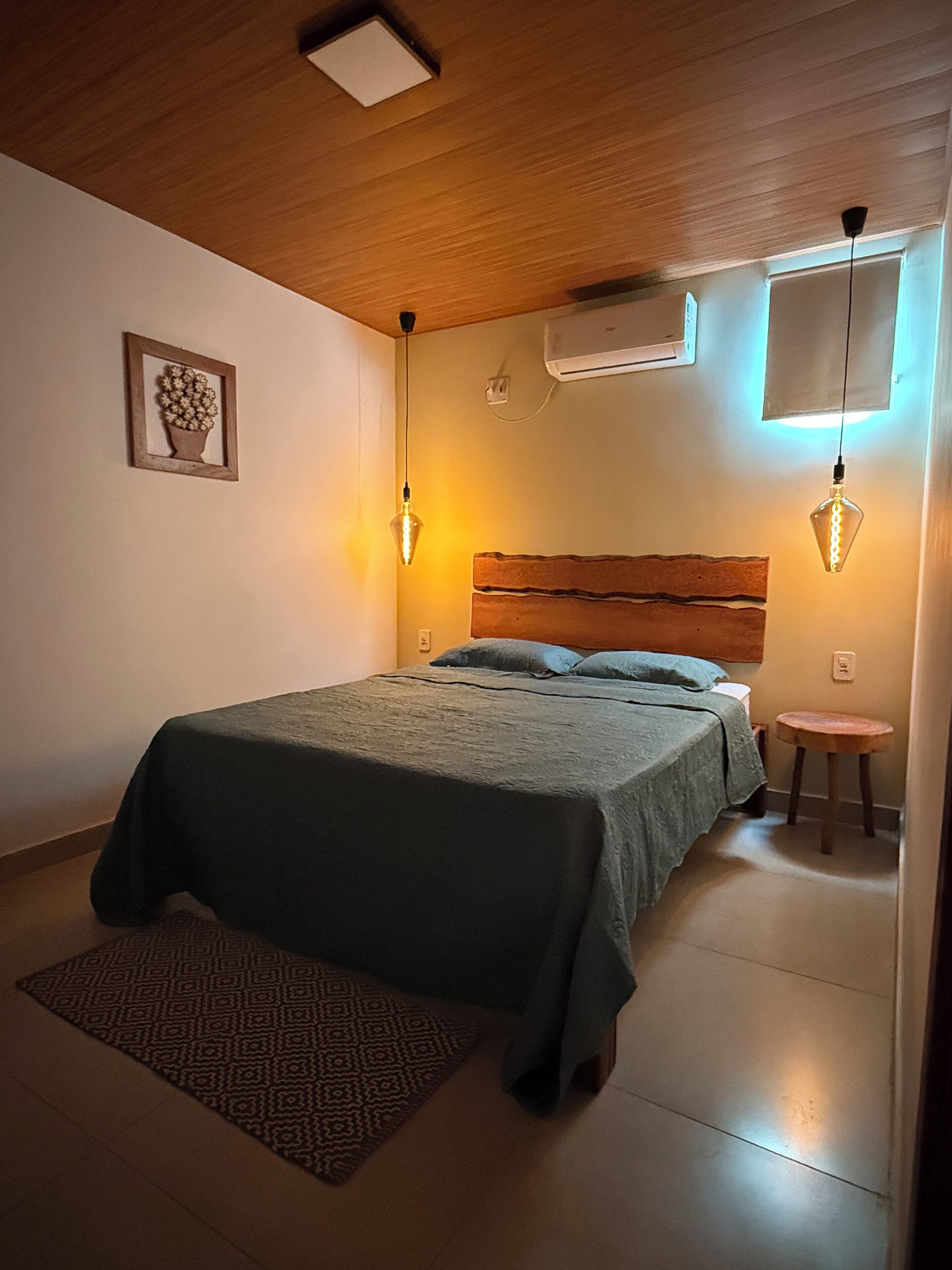 Iron/ironing board, internet, bed sheets