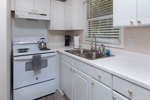 Private kitchen - Charlotte International Villa 1 Bed-A2 (Charlotte)