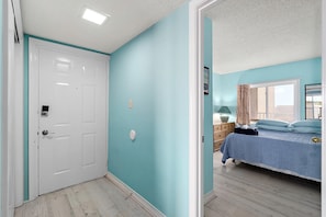 2 bedrooms, iron/ironing board, free WiFi, bed sheets - Bayfront-2Bedroom-Balcony-Pool (Ocean City)