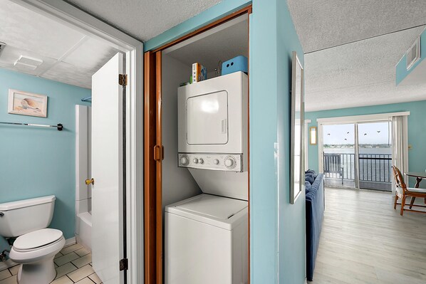 Shower, towels - Bayfront-2Bedroom-Balcony-Pool (Ocean City)