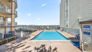 Pool - Bayfront-2Bedroom-Balcony-Pool (Ocean City)