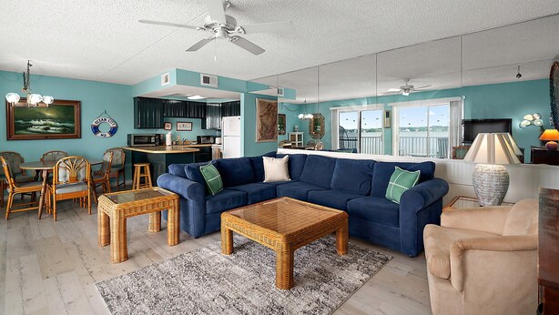 Living area - Bayfront-2Bedroom-Balcony-Pool (Ocean City)
