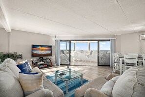 Smart TV - Oceanfront 2 Bed/2 Bath, Sleeps 8, Pool (Ocean City)