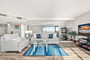 Smart TV - Oceanfront 2 Bed/2 Bath, Sleeps 8, Pool (Ocean City)