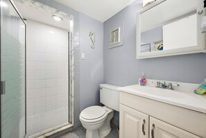 Shower, towels - Oceanfront 2 Bed/2 Bath, Sleeps 8, Pool (Ocean City)