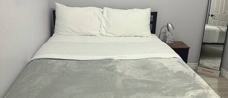 Bügeleisen/Bügelbrett, WLAN, Bettwäsche