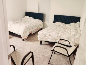 Iron/ironing board, WiFi, bed sheets - Beautiful BnB #4 (Victorville)