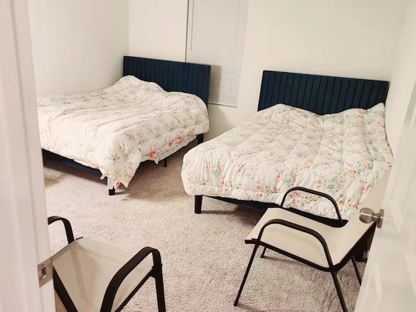 Silitysrauta/-lauta, Wi-Fi, vuodevaatteet