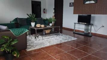 Télévision, table de tennis de table