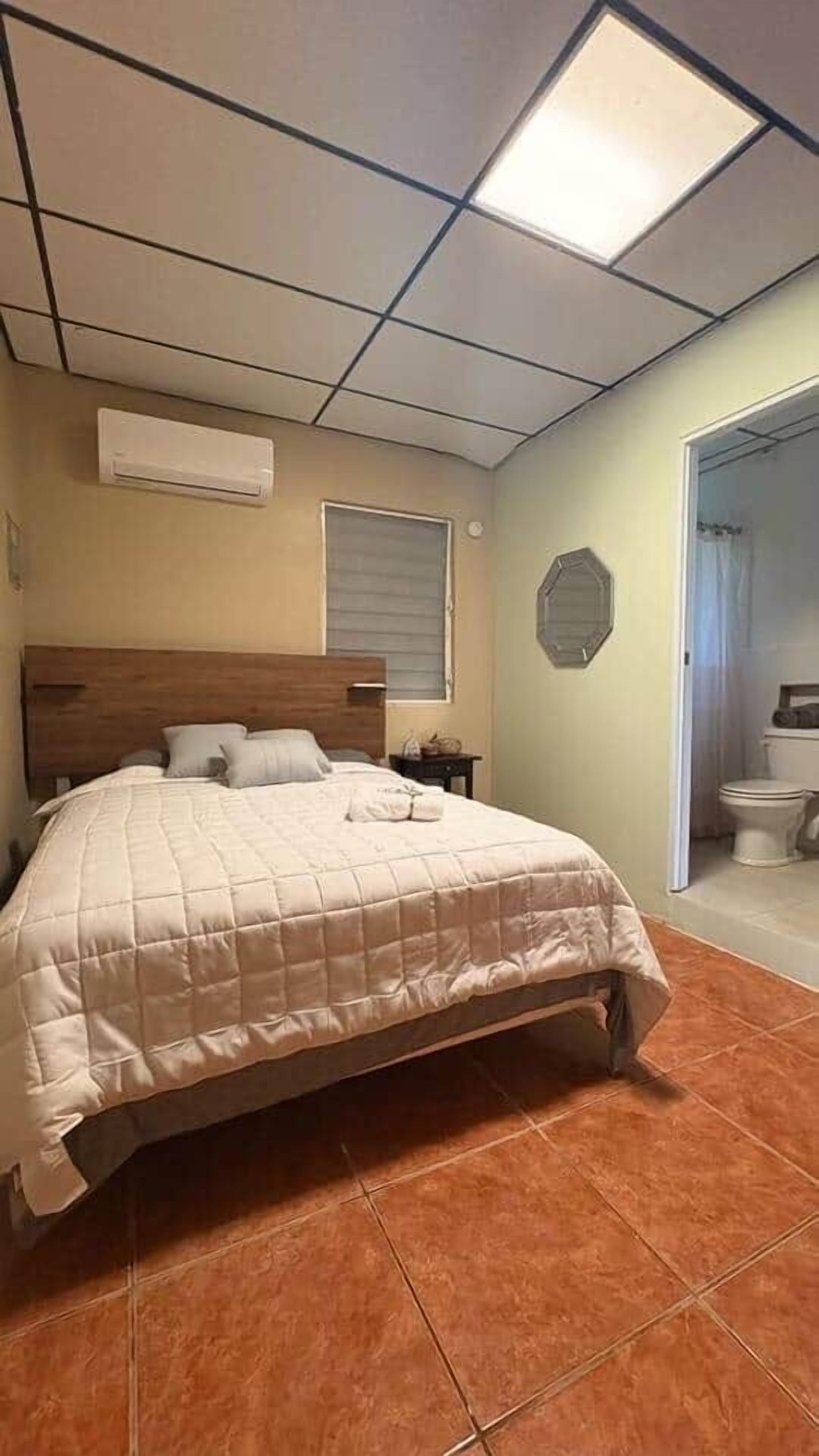 6 bedrooms, WiFi, bed sheets, wheelchair access