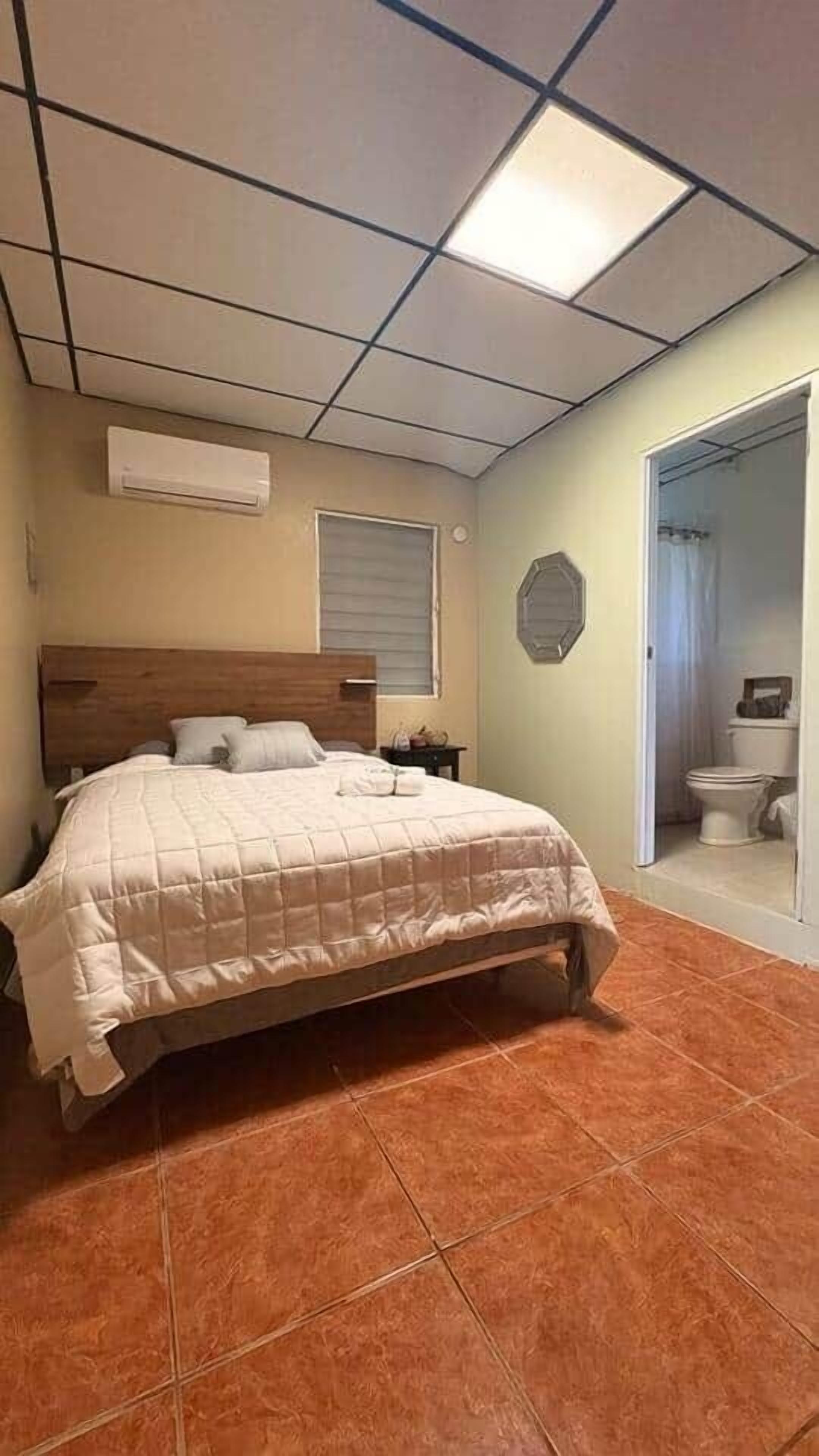 6 makuuhuonetta, Wi-Fi, vuodevaatteet, pääsy pyörätuolilla