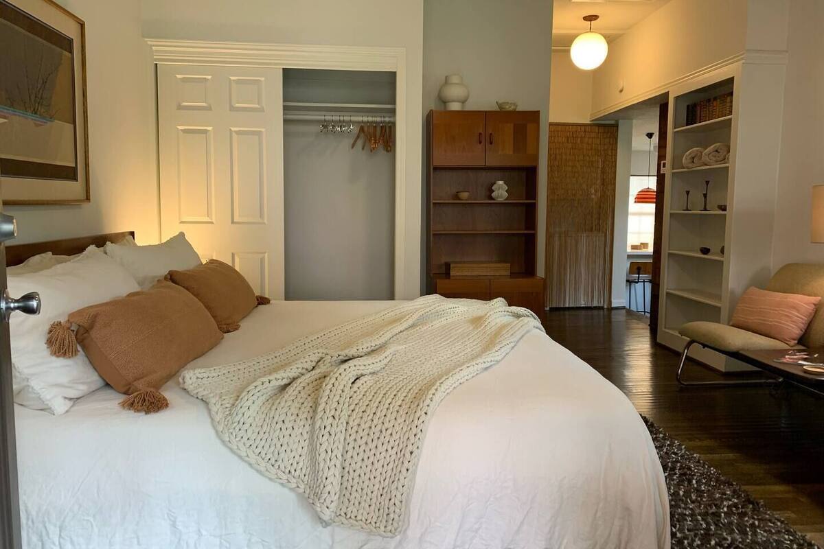 Appartement Deluxe, 1 très grand lit, patio, vue sur la piscine | Literie de qualité, espace de travail pour ordinateurs portables