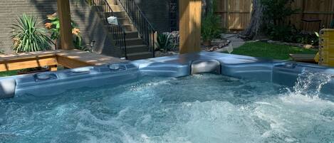 Outdoor spa tub