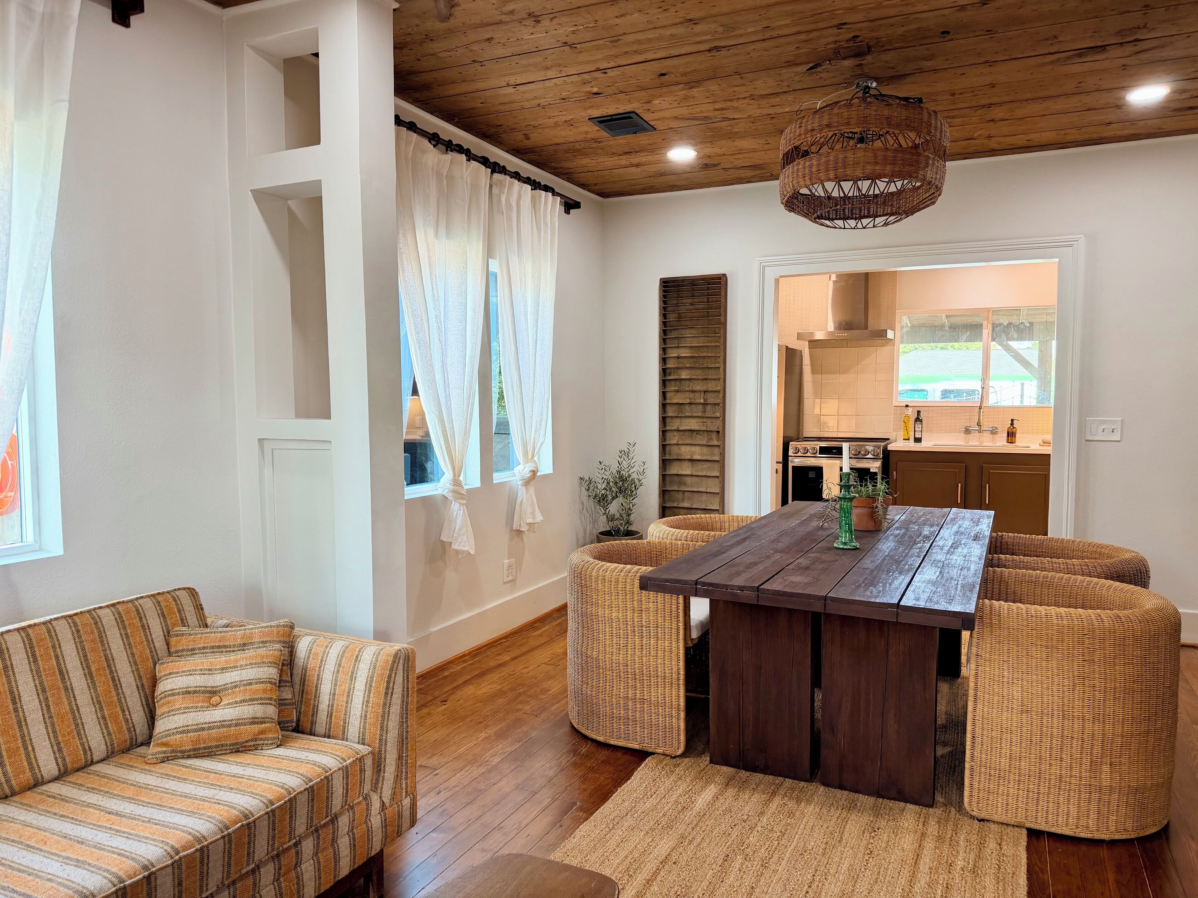 Premier-huvila, 2 makuuhuonetta, näköala uima-altaalle, uima-altaan luona | Oleskelualue