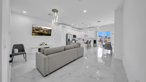Smart TV - Brand New 3BR Home Near Fort Myers Airport – Private & Modern (Lehigh Acres)