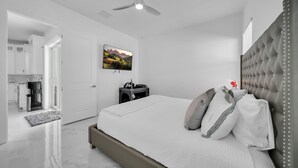 3 bedrooms, iron/ironing board, WiFi (free), bed sheets - Brand New 3BR Home Near Fort Myers Airport – Private & Modern (Lehigh Acres)