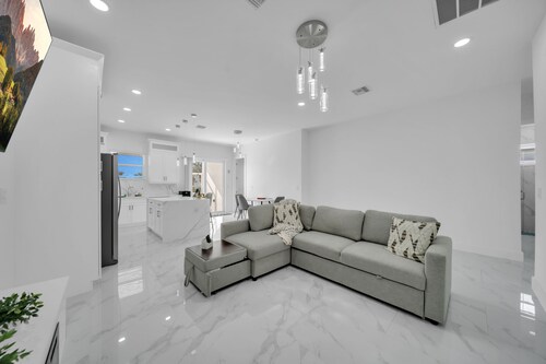 Brand New 3BR Home Near Fort Myers Airport – Private & Modern