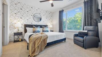 Een strijkplank/strijkijzer, wifi, beddengoed