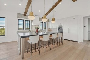 Fridge, microwave, oven, stovetop - New! Stunning, Loaded! LSV/Golf Cart, Gulf Views! Walk to Beach! (Rosemary Beach)