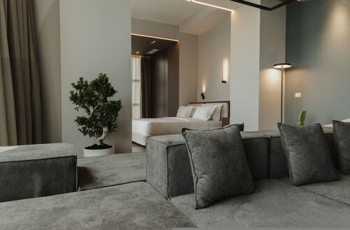 Zins Luxury Apartment 03