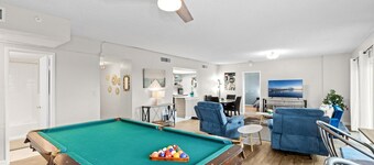 Satellite Beach Condo: Private Balcony, Beach Path & Game-Ready Foosball Table! 🏝️