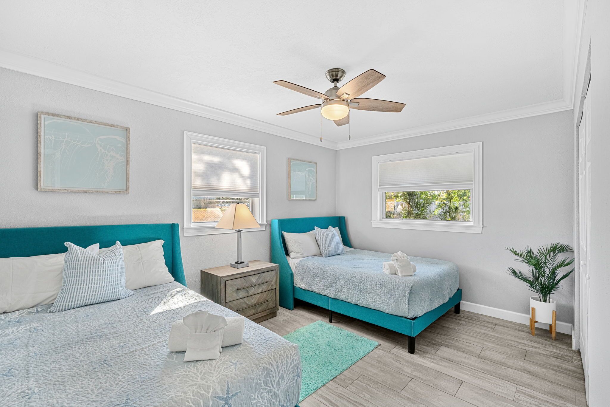 4 室のベッドルーム、アイロン /   アイロン台、WiFi (無料)、ベッドシーツ