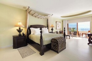 2 bedrooms, iron/ironing board, WiFi, bed sheets - Luxurious 2-bedroom ocean front penthouse in Cabo San Lucas (El Médano, Cabo San Lucas)