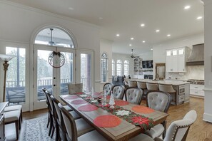 Dining - FIFA World Cup 2026 VIP Lake Lanier Estate
Luxury Resort-Style Home - Sleeps 16 (Gainesville)