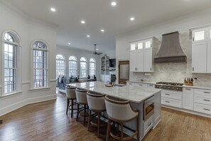 Microwave, oven, stovetop, dishwasher - FIFA World Cup 2026 VIP Lake Lanier Estate
Luxury Resort-Style Home - Sleeps 16 (Gainesville)