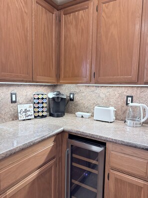 Interior - Hot Tub + Comfy 3Bedroom/ 3Bath + 8 miles 2 Beach. (Oxnard)