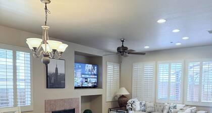 Hot Tub + Comfy 3Bedroom/ 3Bath + 8 miles 2 Beach.