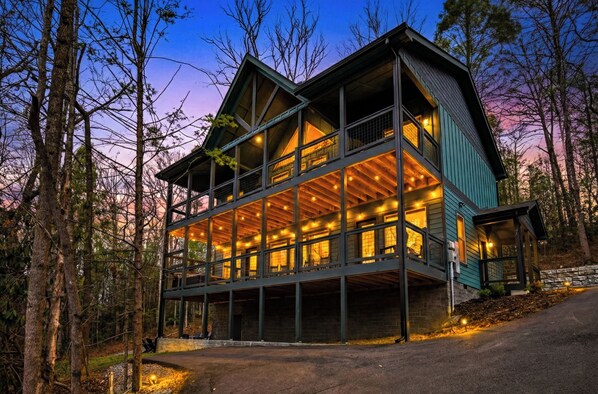 Exterior - Luxury 3BR Cabin w/ Hot Tub & Fire Pit (Gatlinburg)