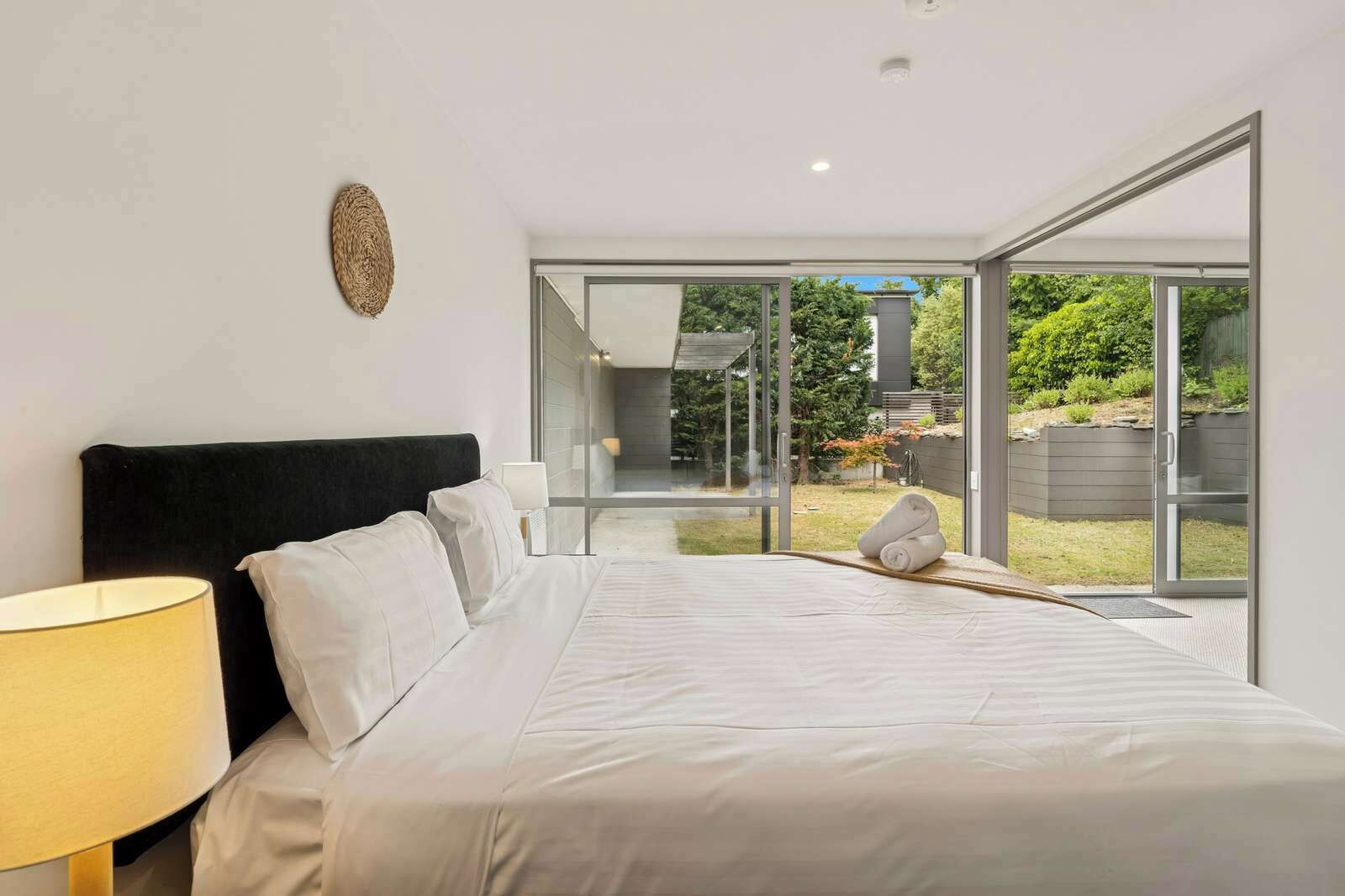 Skrivebord, strykejern/-brett, wi-fi og sengetøy