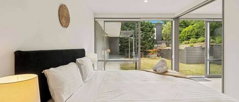 Skrivebord, strykejern/-brett, wi-fi og sengetøy