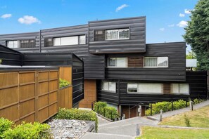 Exterior - Spacious Hallenstein Retreat (Queenstown)