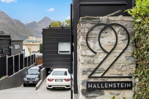 Property grounds - Spacious Hallenstein Retreat (Queenstown)