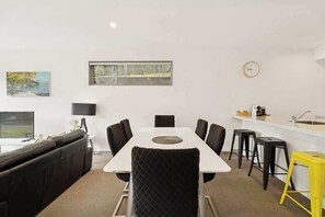 Dining - Spacious Hallenstein Retreat (Queenstown)