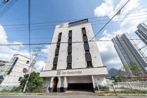 Exterior - Yangsan Pyeongsan Denbastar Hotel (Yangsan)