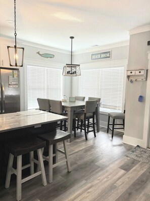 Dining - Ocean Lakes, Myrtle Beach New 5 BR-3 Master Suites- 2 Carts-Ocean View Site C-11 (Myrtle Beach)