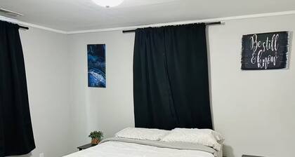 Peaceful 2-bedroom house with AC in charming McPherson